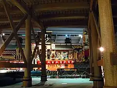 日本橋の下から展示場を見る（2010年10月9日撮影）