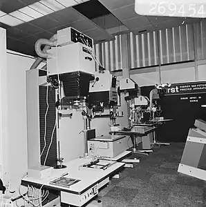 大判引き伸ばし機の展示 (1974年)