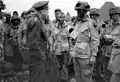 M1942パラシュート降下兵用軍服(Dデイ前日の1944年6月5日、イギリス・グリーナム・コモン空軍基地。ドワイト・D・アイゼンハワーの第502空挺歩兵連隊(英語版)視察)