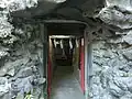 江島杉山神社にある岩窟