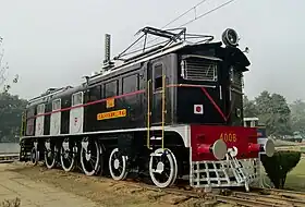 保存中の4006号機製造当時の塗装に復元されている