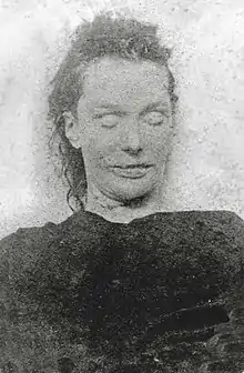 ;リズ・ストライド: 三人目の犠牲者（写真は遺体）。雇い主によって孕まされたことから娼婦となり、取り締まりを避けてスウェーデンからロンドンまで流れてきた。