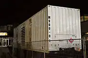 40 ftコンテナに収められた、非常発電機設備。