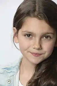 エミリー・キャリーEmily Carey
