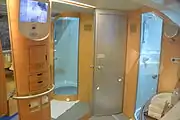 A380の機内に設置されたシャワールーム