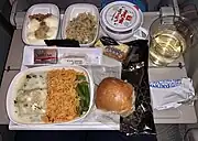 夕食の例(エミレーツ航空、ドゥバイ発ブリスベン着、エコノミークラス、2019年)