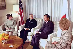 1971年(昭和46年)9月26日、香淳皇后、昭和天皇、ニクソン大統領、パット同夫人。