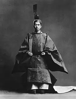 即位直後の昭和天皇と香淳皇后