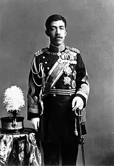 洋装の大正天皇(陸軍正装)と貞明皇后