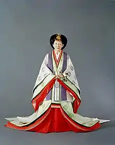 即位の礼での天皇明仁と皇后美智子(唐衣裳)(当時)