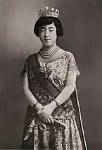 洋装の昭和天皇(陸軍正装)
と香淳皇后