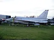 ライトニング T.55(55-713) イングランド、ウォリックシャー州のミッドランド航空博物館の展示機。2007年の撮影