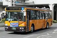 日産ディーゼルPK-JP360NAN　(2006年式)　110　江ノ島電鉄開業100周年を記念した塗色車両。