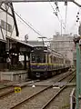 10形が停車中。画像右奥は本社(2006年10月)。
