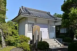 収蔵庫。国重要文化財の木造阿弥陀如来坐像を納める。