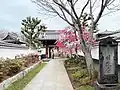 山門の花