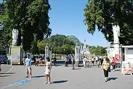 グロット大通りから聖域へ入る