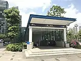 B 出入口