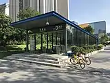 D出入口