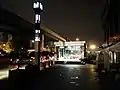 出口D(構外、夜間)