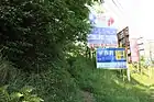 県道220号沿いにある北東側からの登山道。名古屋市と豊明市の境界直下にある。（2012年（平成24年）5月）