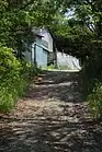 南西側からの登山道。（2012年（平成24年）5月）
