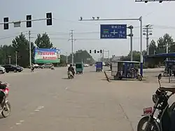 市街地郊外の交差点