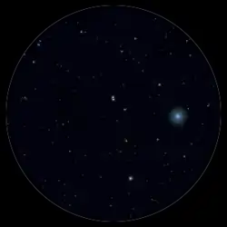 双眼鏡の視野によること座ε星付近。中央の重星がε星、右の明るい星はベガ。