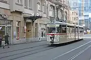 1901967年製の3車体連接車、テーブルやバーカウンターなどを設置している貸切対応車両(2018年撮影)
