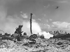1944年に環礁を攻撃する米軍