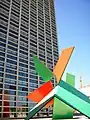 ポルト市、ブルゴ・タワー（Burgo Empreendimento）、手前のパブリック・アートは Ângelo de Sousa による