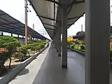 頭端式ホームのカルサーダ駅に留置中の5900形（2018年2月14日）写真に写る中間電動車と両先頭車の間に設置されていた貫通扉と幌は撤去されていることがわかる