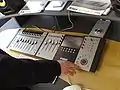 コントロールサーフェス型MIDIコントローラー。