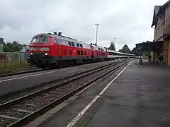 ヴァンゲン（アルゴイ）駅を通過するユーロシティ列車