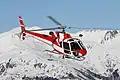 スキッドに担架を追加したAS350B