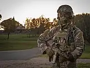 FASTを着用したイギリス陸軍空挺部隊の兵士