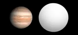 HR 8799 c（右）と木星（左）の直径の比較。