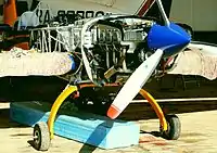 エクストラ EA-300の主脚。
