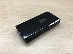 ブラック。閉じた状態。