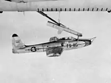 母機であるB-36に懸架されるF-84E (FICON計画)