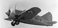 離陸直後に車輪を格納するF2A-2アメリカ海軍第2戦闘航空隊(VF-2)所属の機体（Bu.No.1410号機）（1940年の撮影）