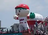 2015年にリニューアルされた2代目「ふわふわカープ坊や」。