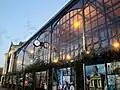 ガラスや塗装も一新されたファサード