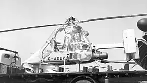 1957年のパリ航空ショーでトラックの荷台上に展示されるウルトラライト・ヘリコプターの4号機