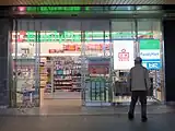 近鉄大和西大寺駅改札外橋上店