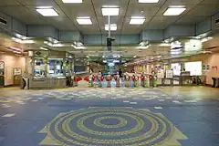 改札口