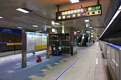 プラットホーム
