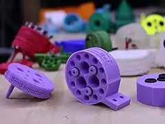 ファームボットのプラスチック部品はすべて、ホビーレベルのFDMプリンターで3D印刷できるように設計されている。