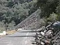 地すべりで寸断された道路(アメリカ)