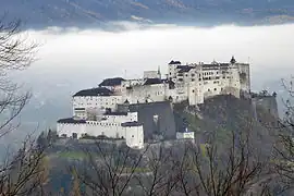 北東から